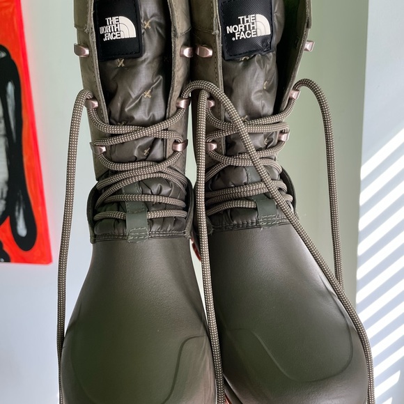 The North Face Yukonia Mid Winter Boot - Picture 2 of 11